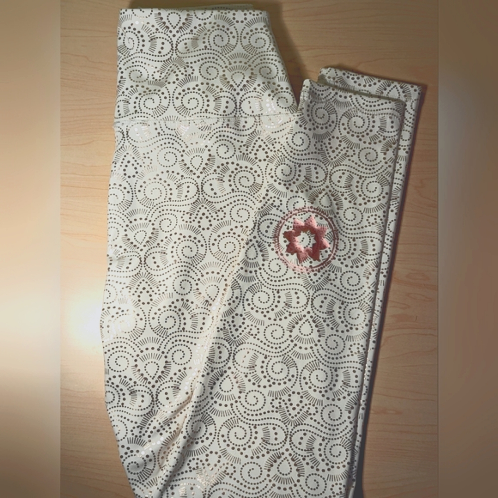 Glyder Women's white and gold leggings with rose gold rose emblem size small